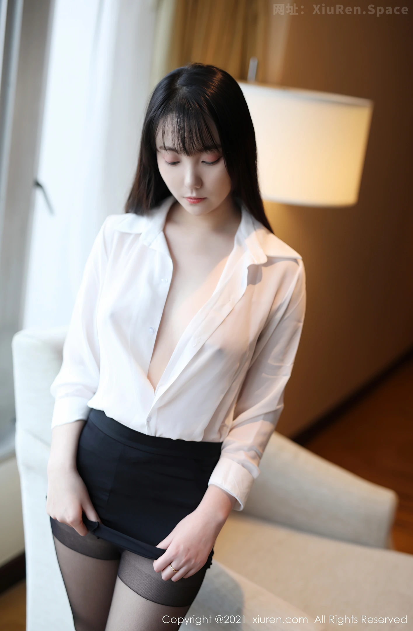 图片[4]-[XiuRen秀人网]VOL.3076 嫩模揉揉肉肉白衬衫黑短裙主题半脱真空露白嫩豪乳撩人诱惑写真39P-秀人网官方网站